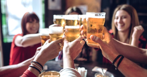 What is Happy Hour? Definition and 7 Tips for Success | TouchBistro