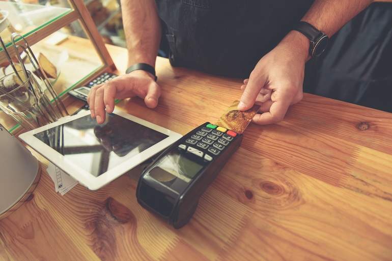 server cashing a customer out at cash register