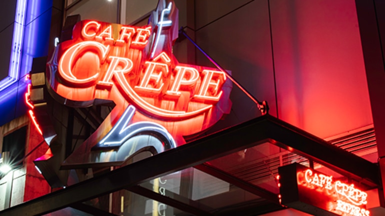 Outdoor neon sign for the Cafe Crepe restaurant.