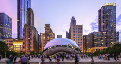 Cloud Gate in Chicago at dusk.